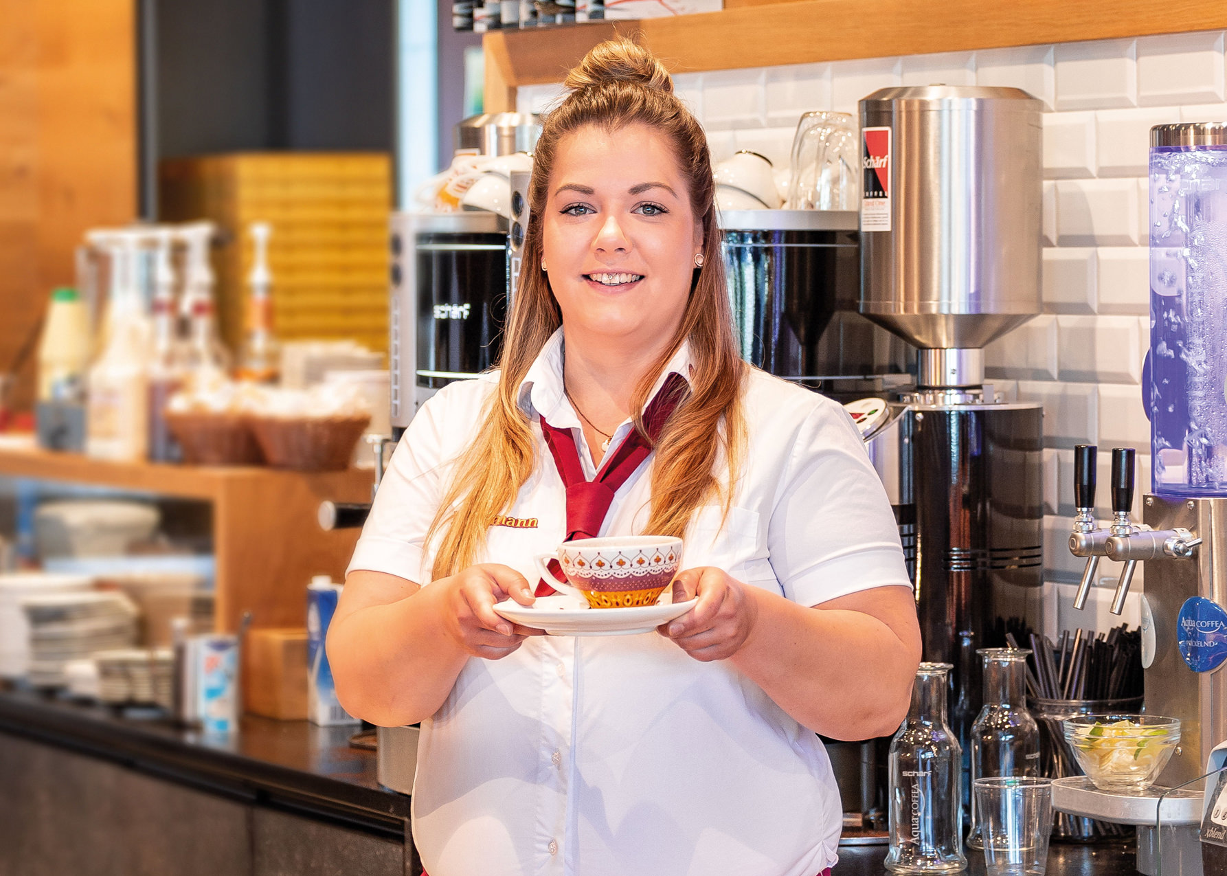 Café-Service mit Kaffee
